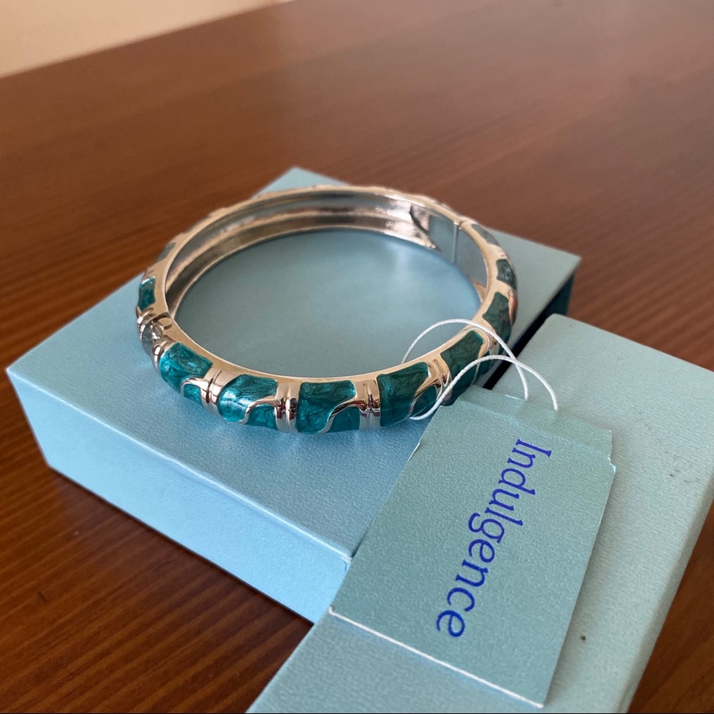 Bangle bracelet from the UK 🇬🇧